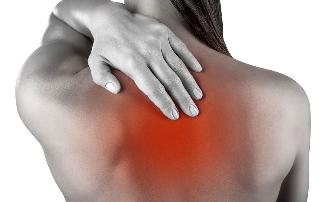 Lokalizacja bólu pleców jest charakterystyczna dla osteochondrozy odcinka piersiowego kręgosłupa